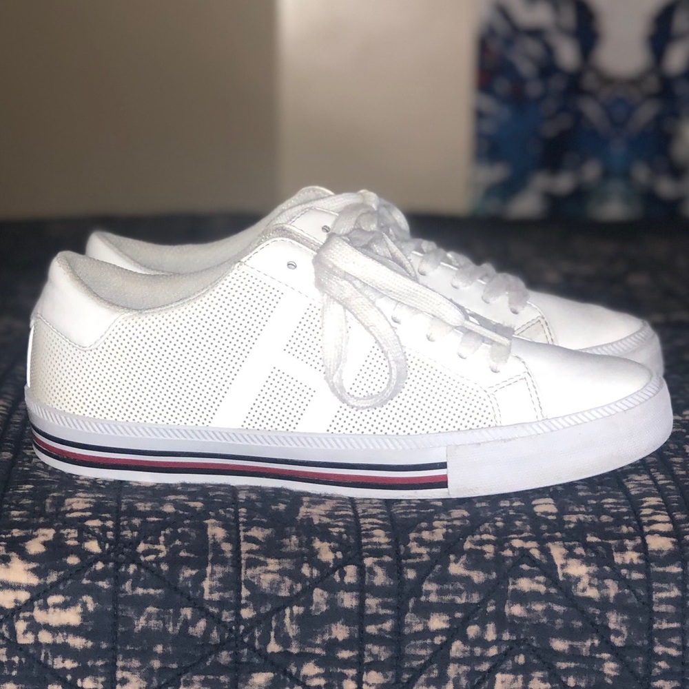 White Tommy Hilfiger sneakers!!